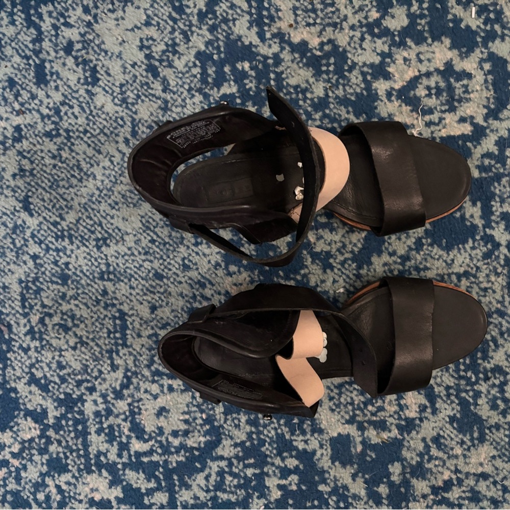 Sorel Black and Tan Addington Sandal Heel - Picture 4 of 5